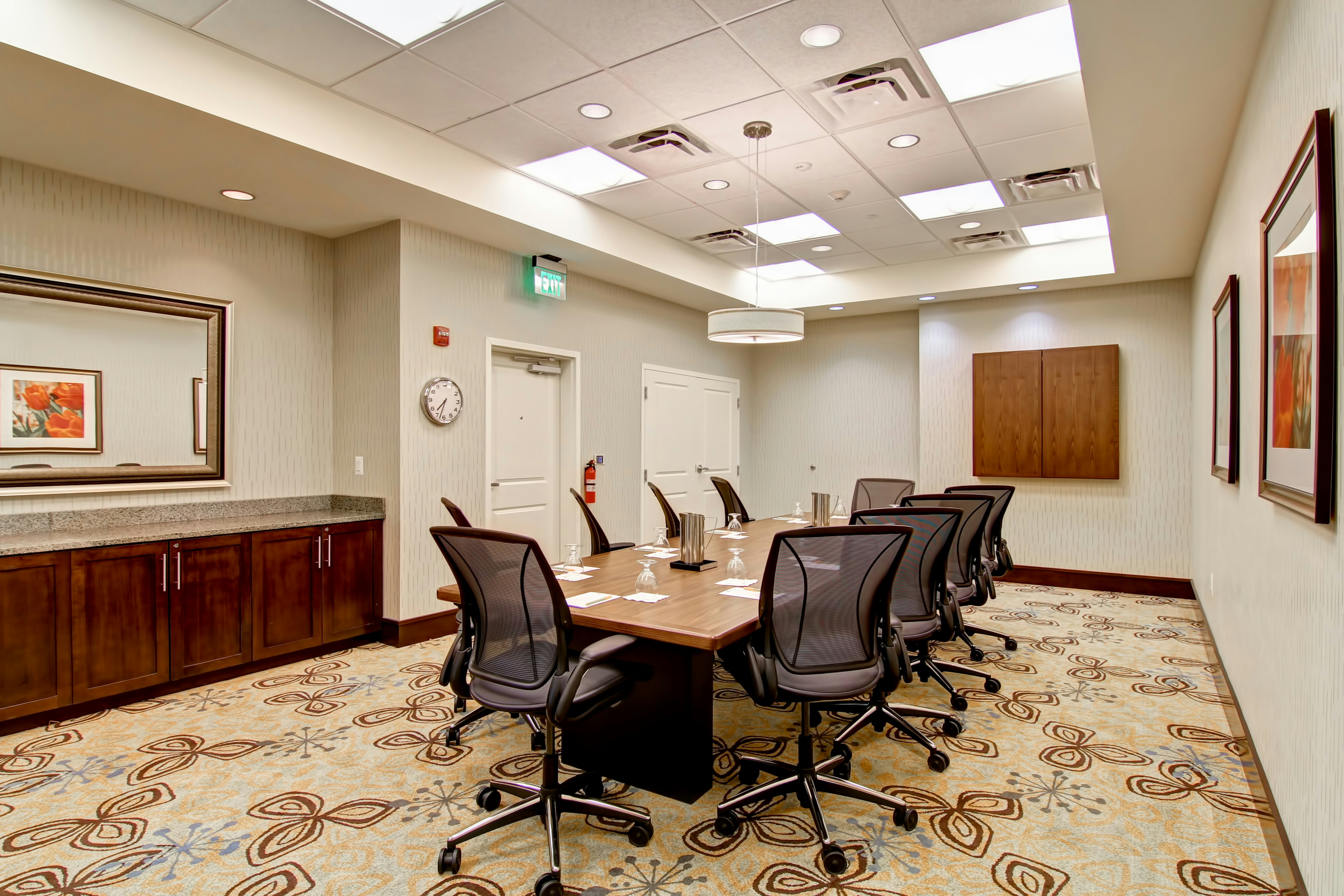 HILTON GARDEN INN WOODBRIDGE 13/20