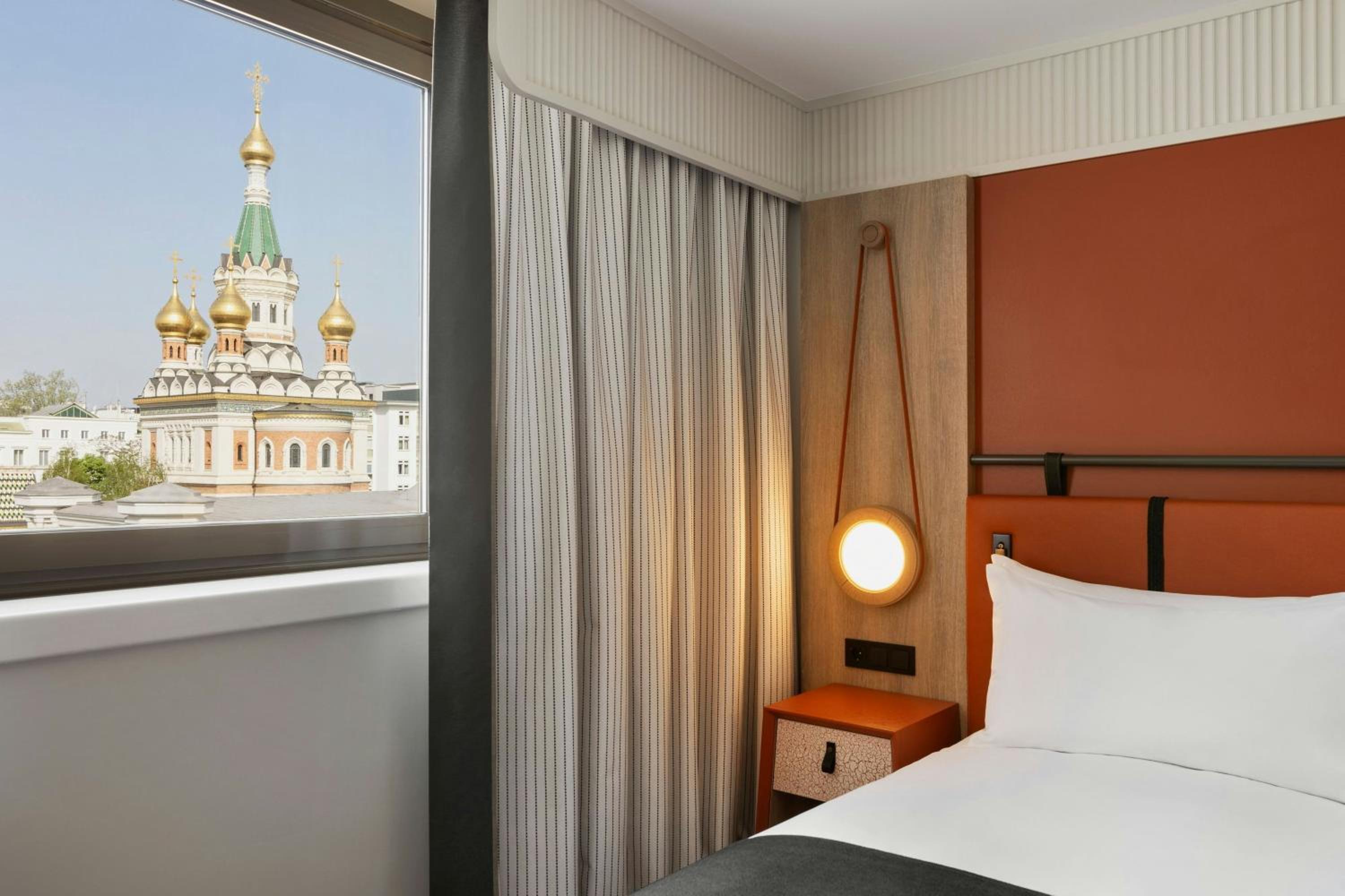 Superior, King Bed, Church View