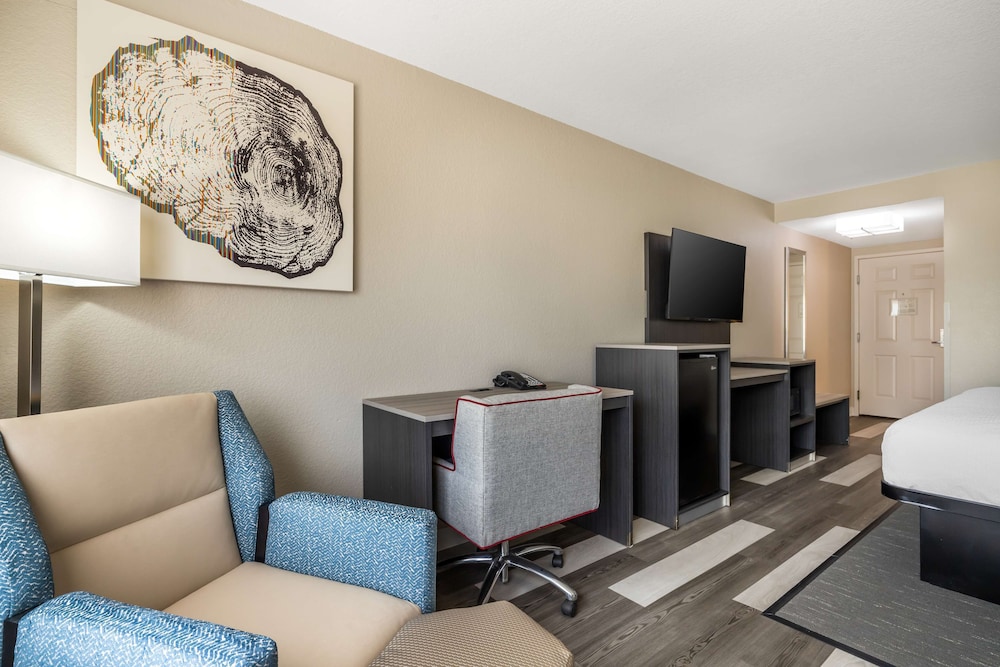 Best Western Prime Inn & Suites 24/29