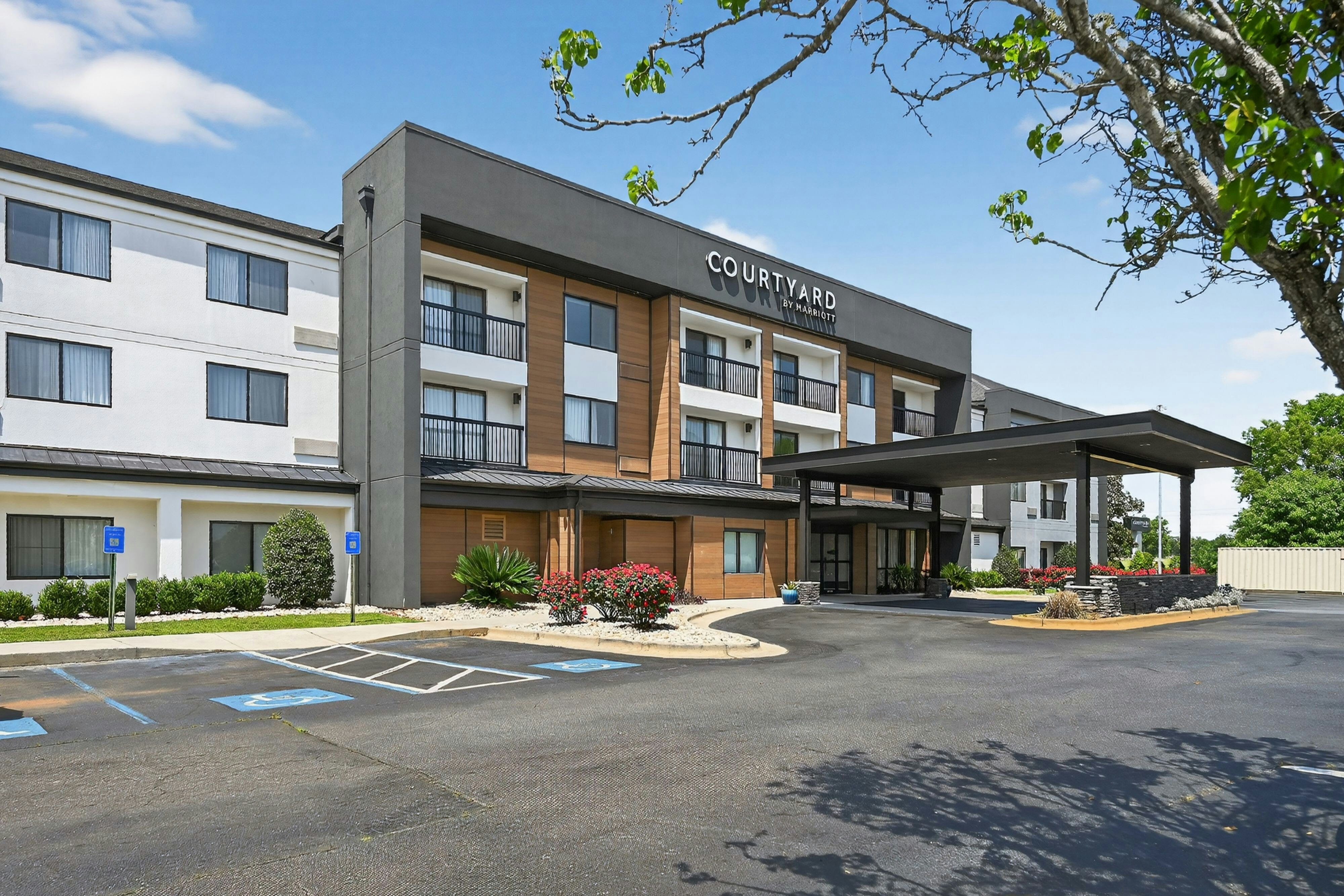 Courtyard by Marriott Albany 27/32