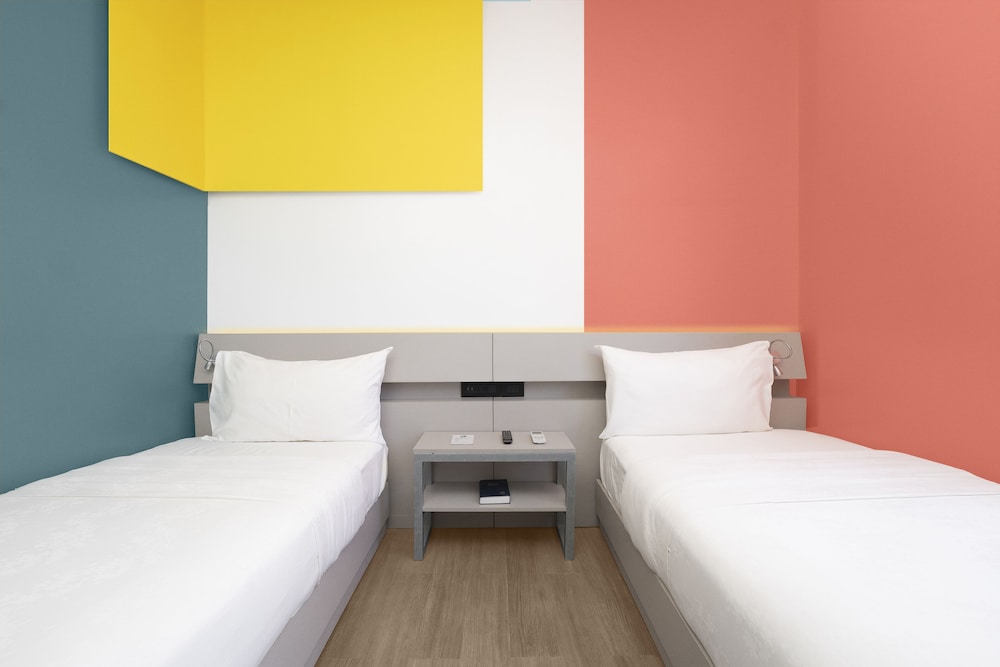 Yello Hotel 10/45