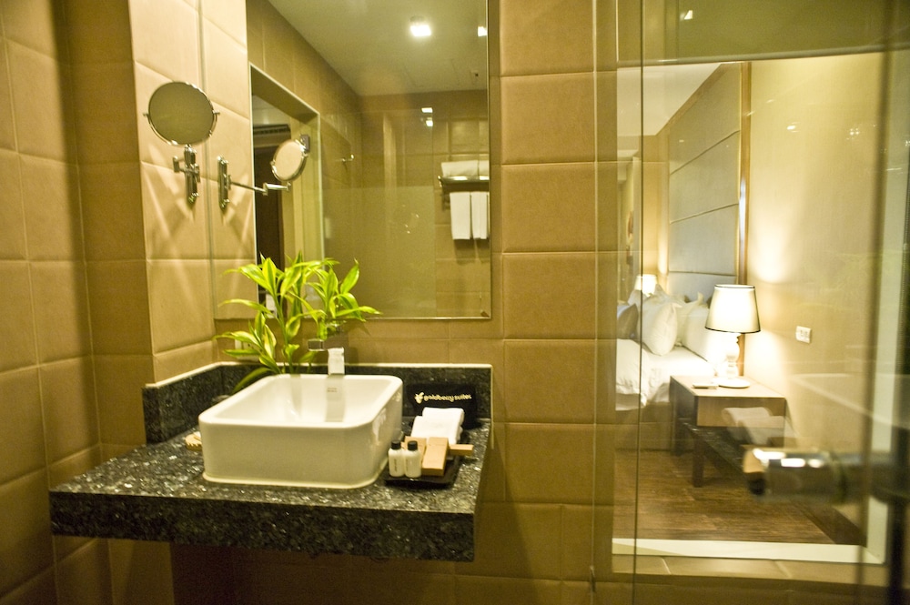Goldberry Suites and Hotel Mactan 44/49