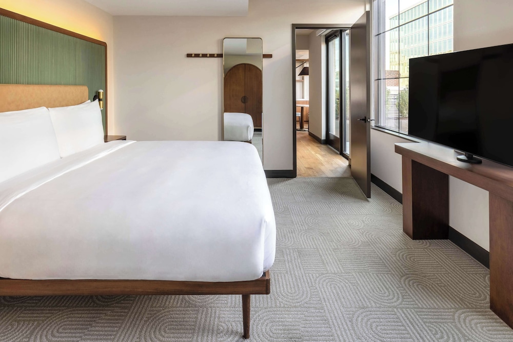 1 BEDROOM, SUITE, TERRACE