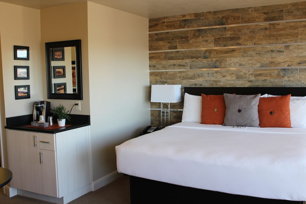 Inn on the Cliff 13/45