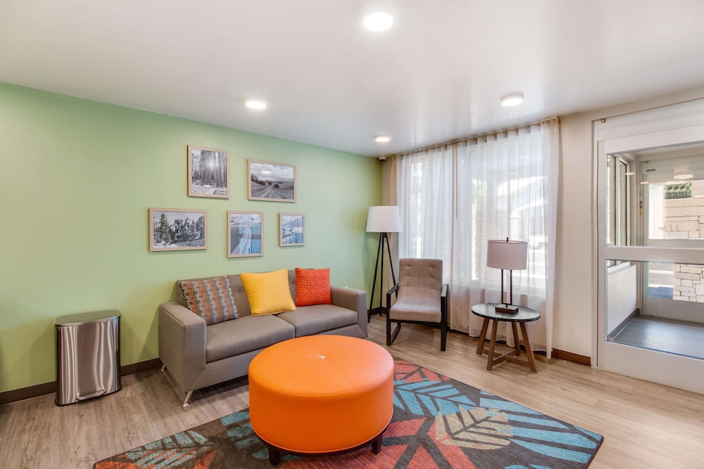 WoodSpring Suites Bakersfield Airport 21/27