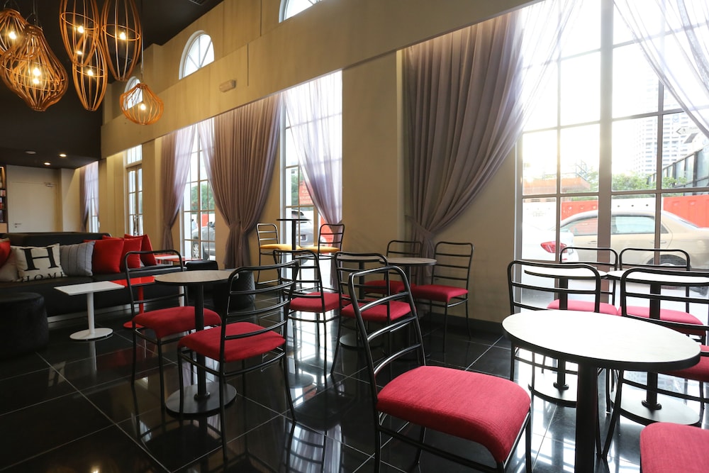 Avenue J Hotel Central Market 36/41