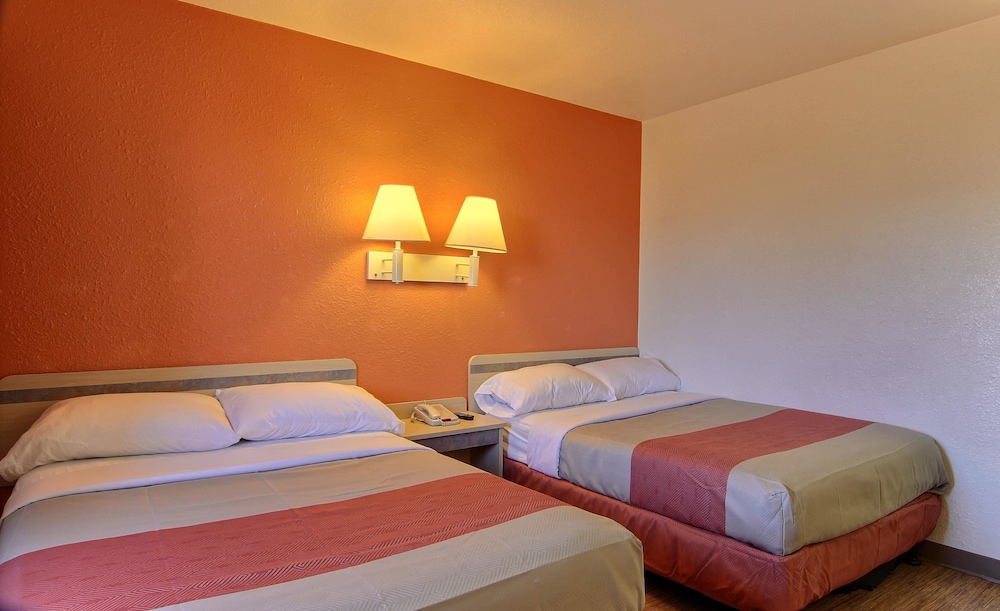 Motel6 Bismarck, ND 33/54
