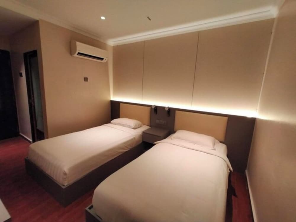 OYO 998 Queen City Hotel 28/50