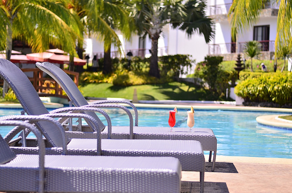 Thunderbird Resorts - Rizal 67/70