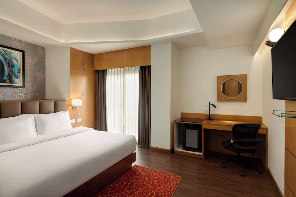 DELUXE