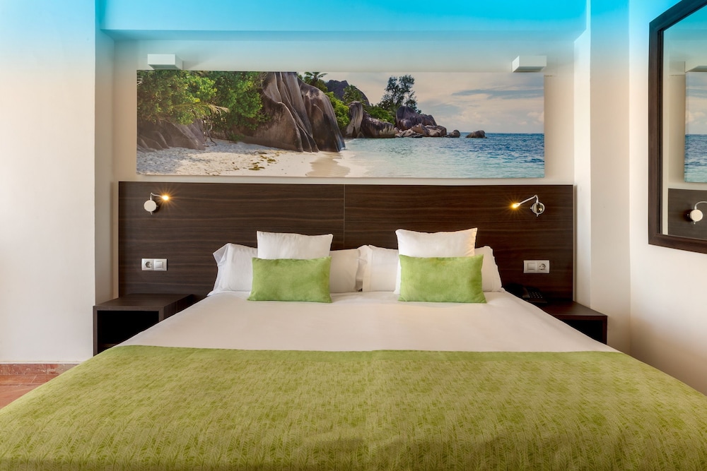 Magic Tropical Splash Water Park Spa and Caribbean Resort 17/34