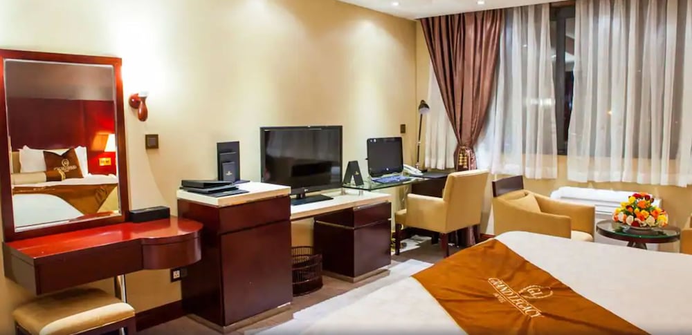 Grand Legacy Hotel 60/70