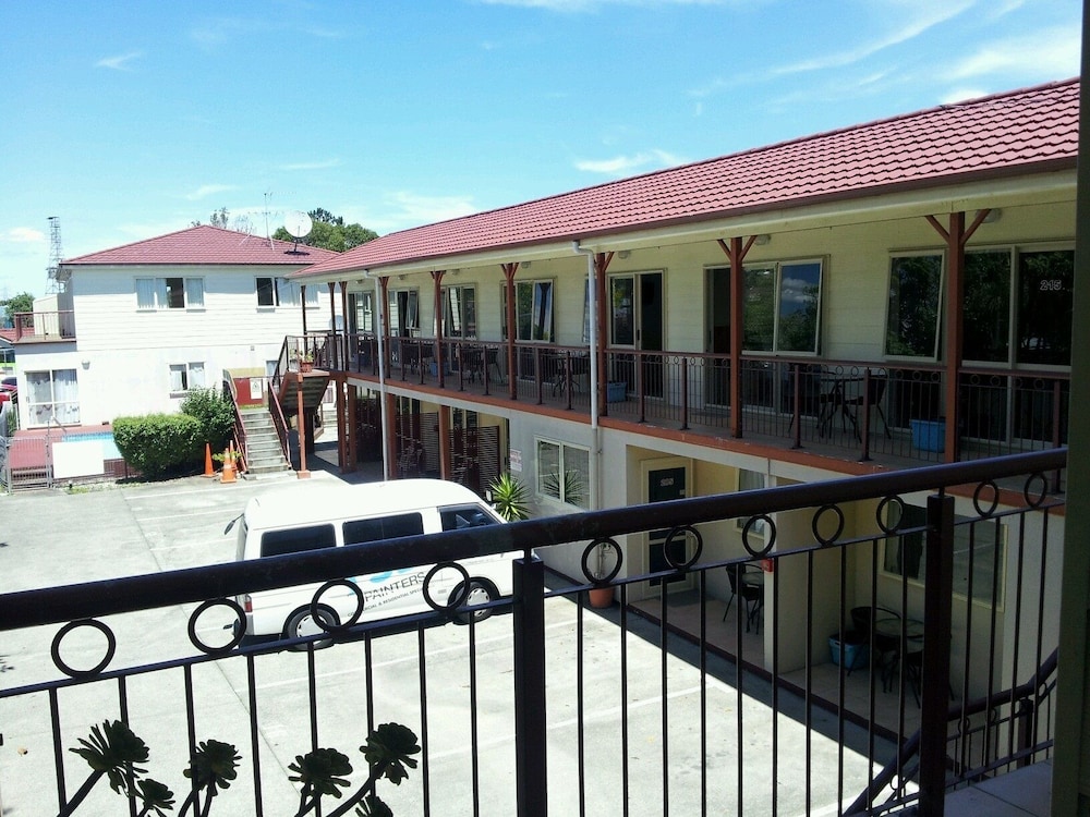 Avondale Motor Inn 1/36