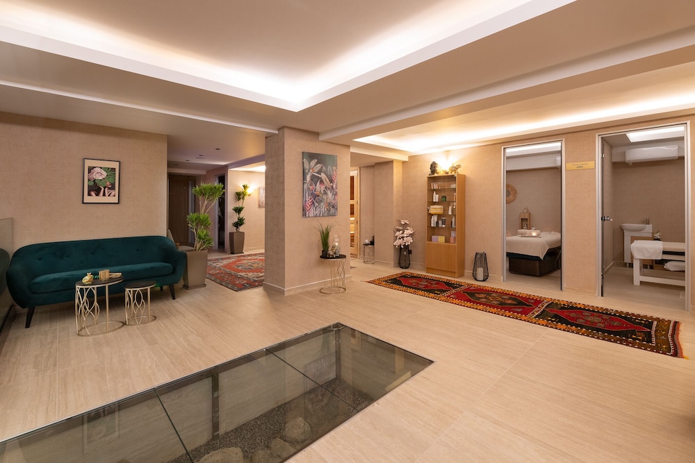 Acandia Hotel 34/63