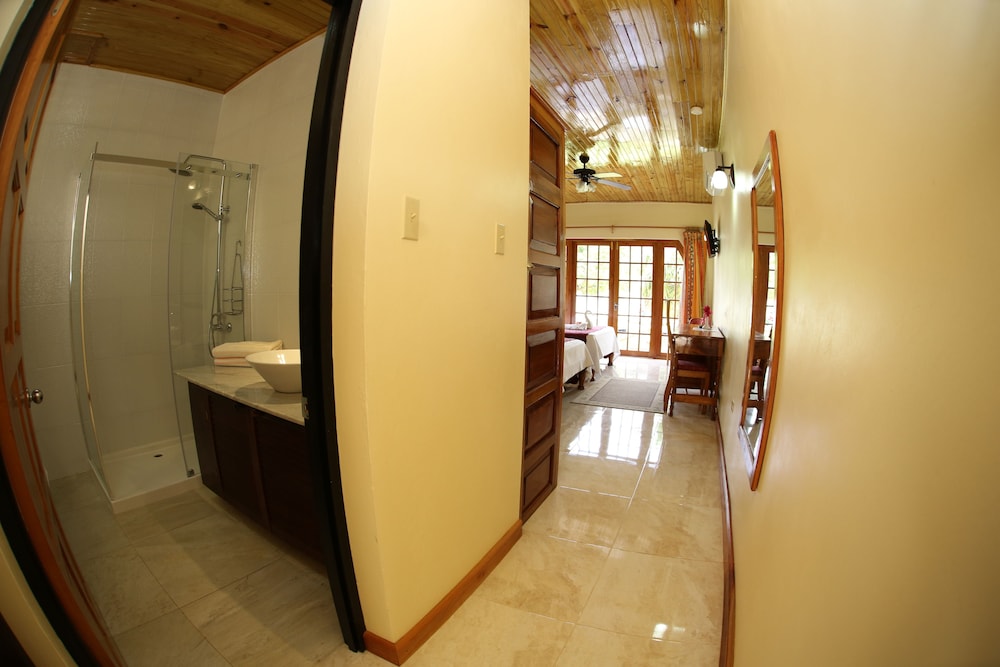 Charela Inn Hotel 30/51