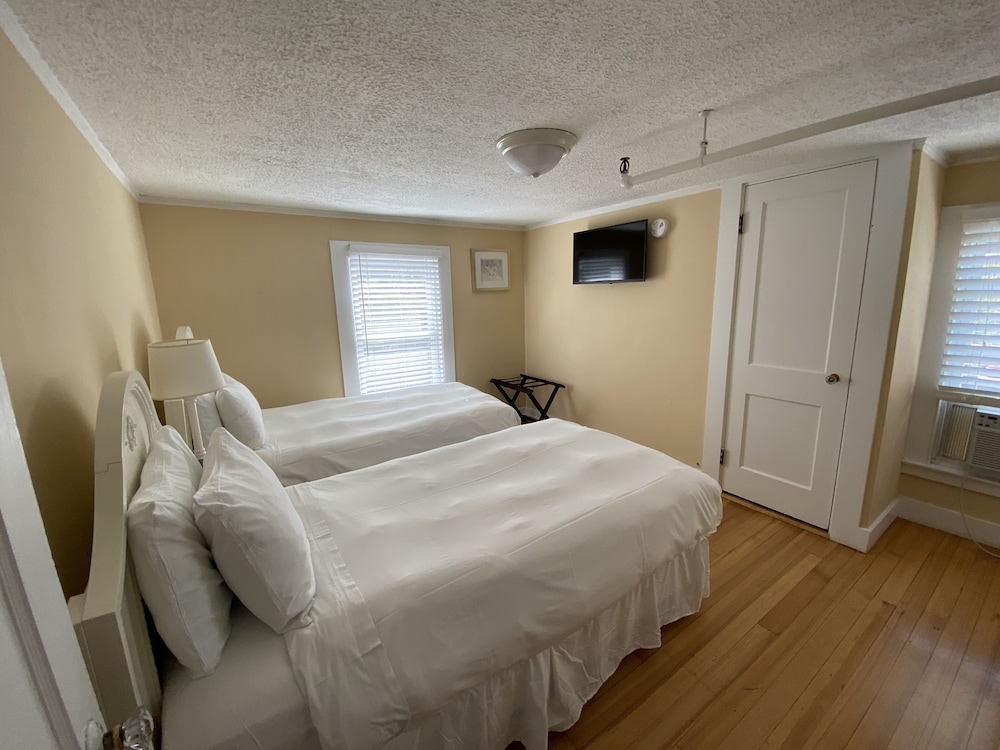 The Kennebunk Inn 4/50
