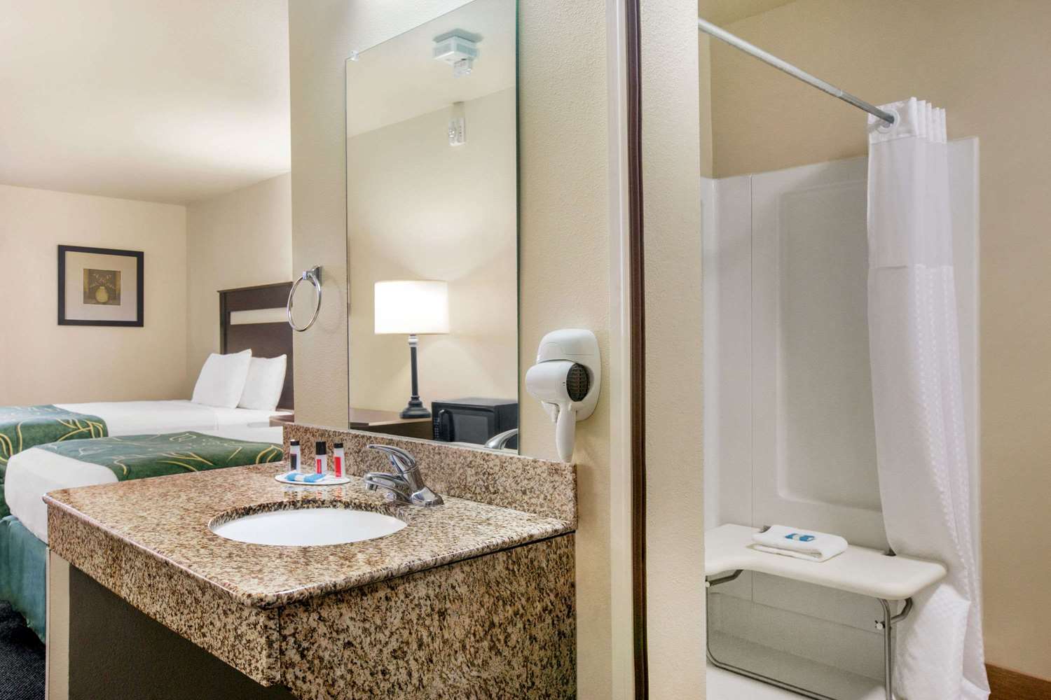 Travelodge By Wyndham Livonia 20/21