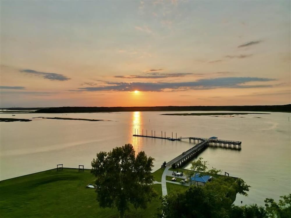 Bluewater Resort And Marina By Spinnaker Resorts 46/55