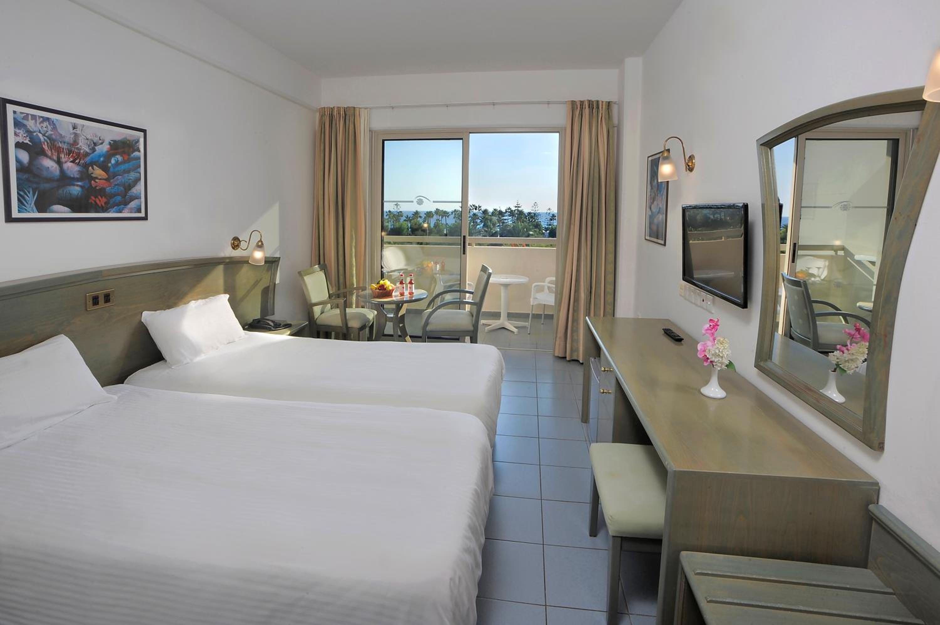 Standard, Twin Beds, Pool and Sea View