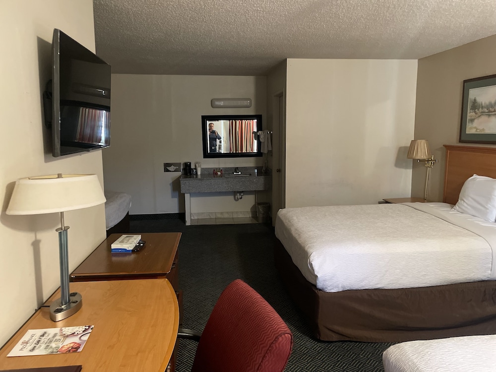Skyway Inn SeaTac 38/58