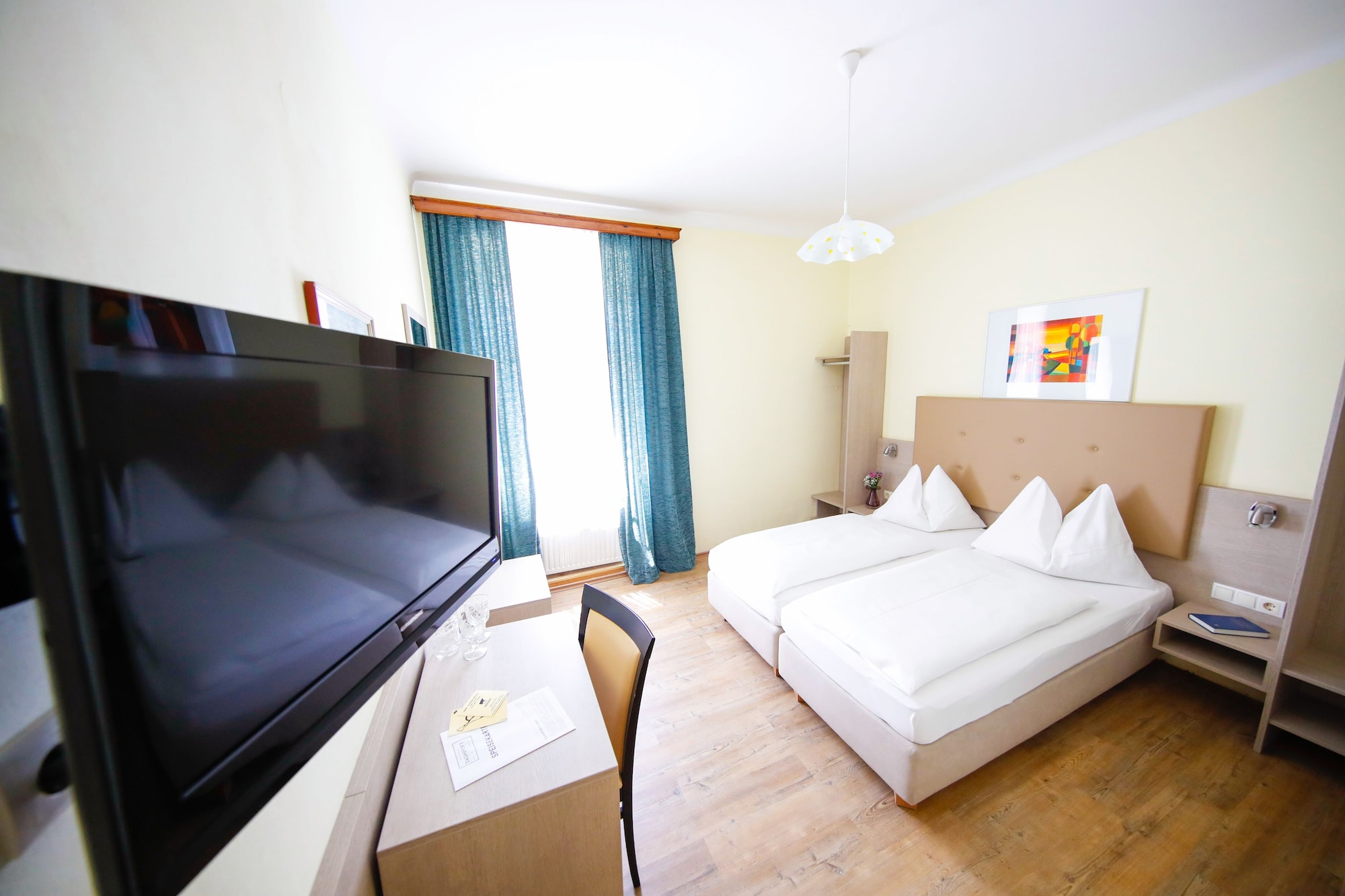 ROOM, SINGLE, DOUBLE BED, STREET VIEW, CITY VIEW