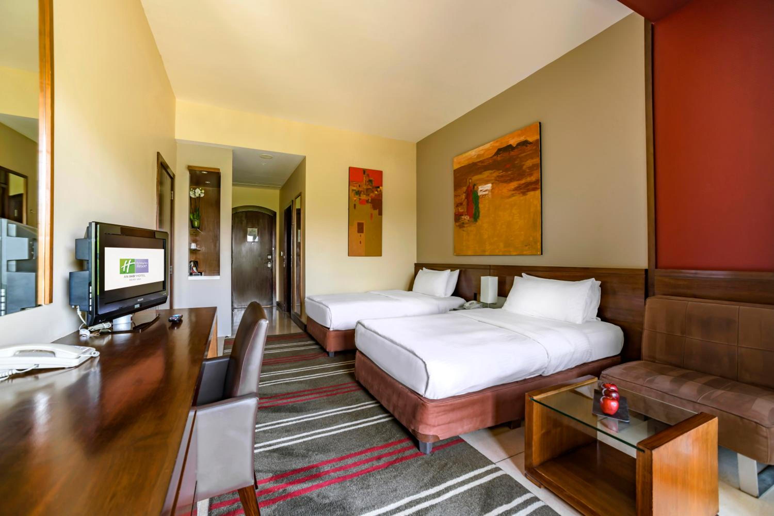 Feature, Twin Beds, Smoking