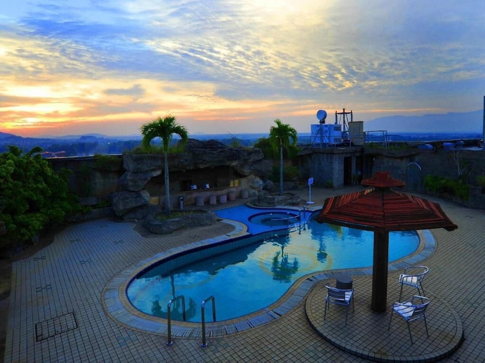 Emerald Puteri Hotel 34/37