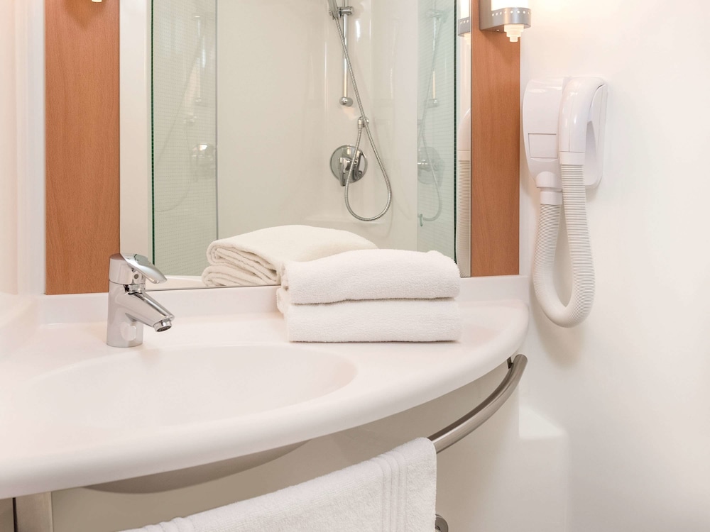 Ibis Vitre Centre 63/63