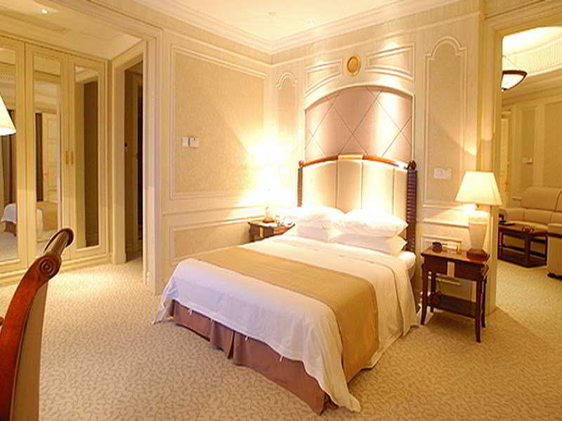 Sanya Baohong Hotel 12/23