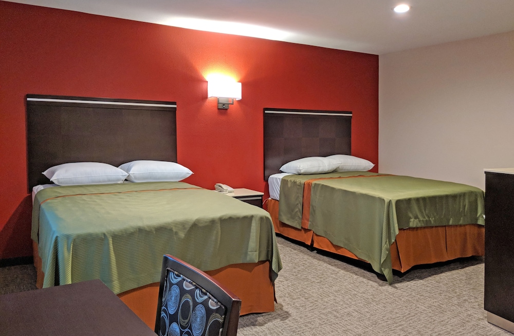 EPIC Hotel Pico Rivera 13/41
