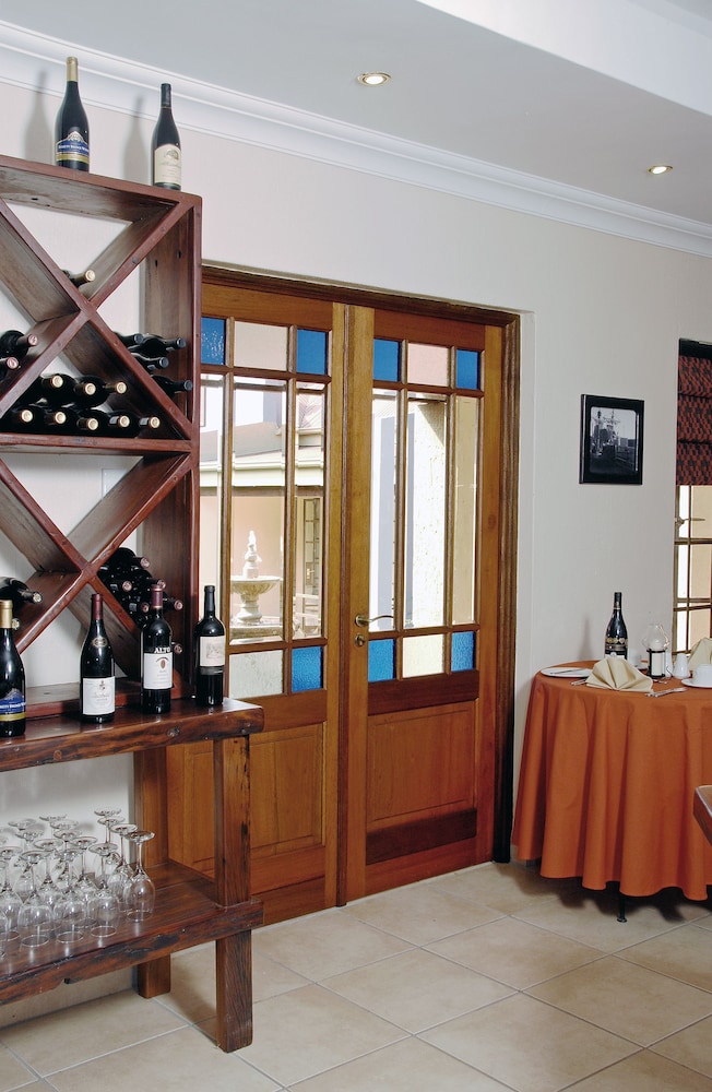 Afrique Boutique Hotel O.R. Tambo 32/50