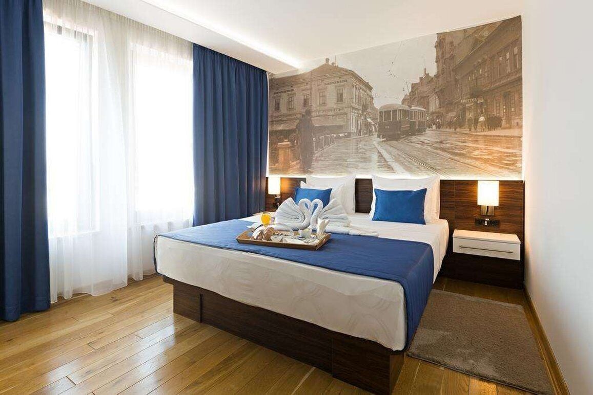 1 BEDROOM, FAMILY SUITE, KING BED, SOFA