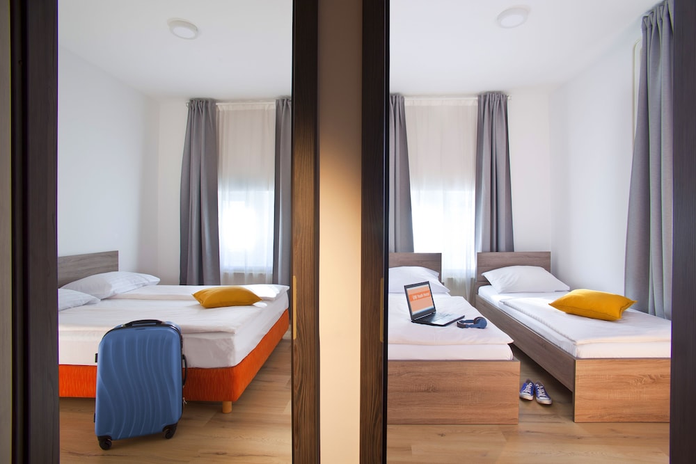 Hostel Uni 8/34