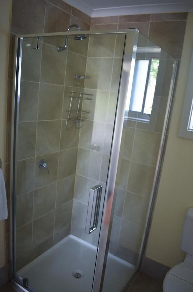 Clarendon Chalets 48/50