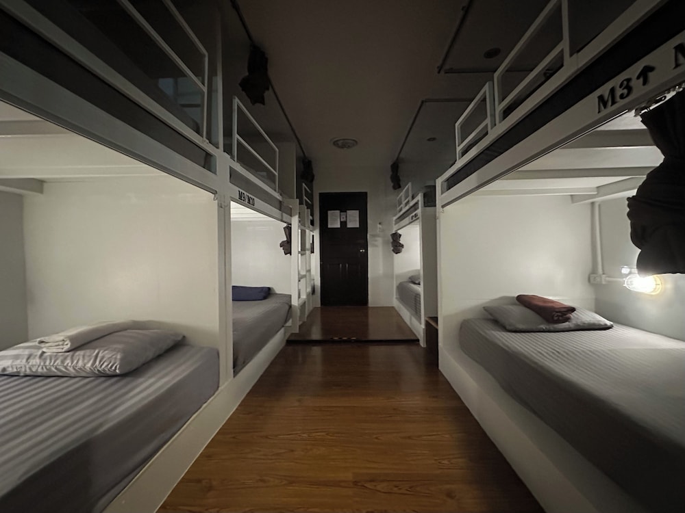 84 Gallery - Hostel 11/42