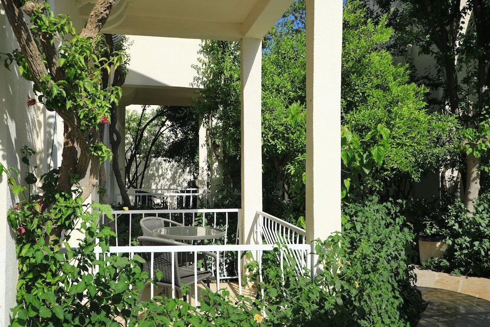 Summer Garden Suites And Beach Hotel 4/59