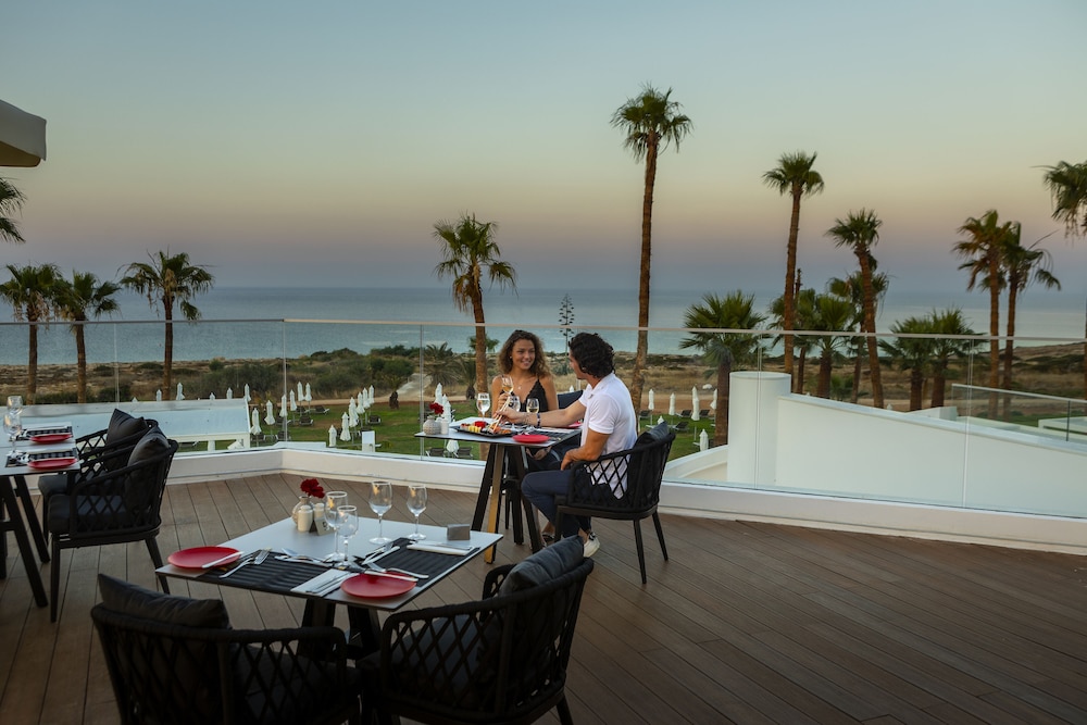 Leonardo Crystal Cove Hotel Spa By the Sea 50/64