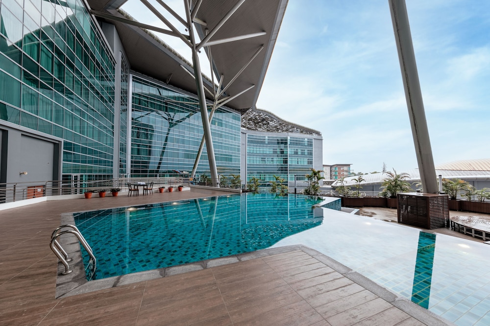 Raia Hotel & Convention Centre Kuching 31/38