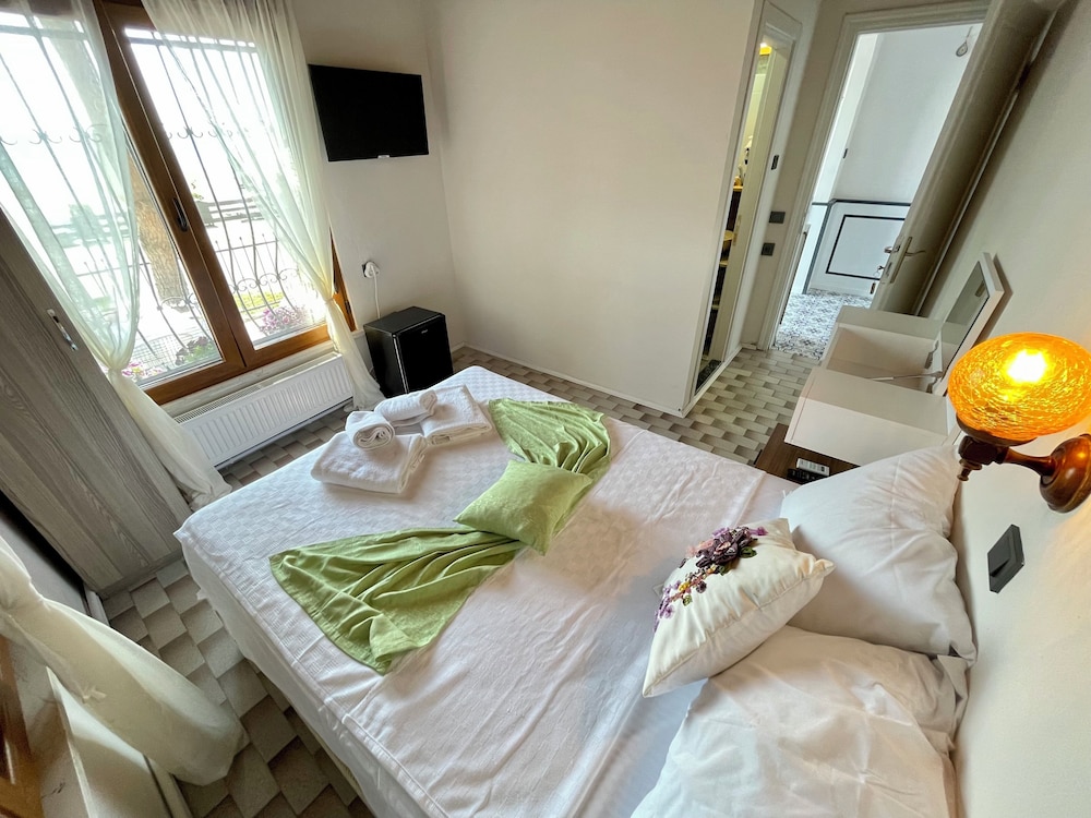 Villa Ece Pansiyon 8/40