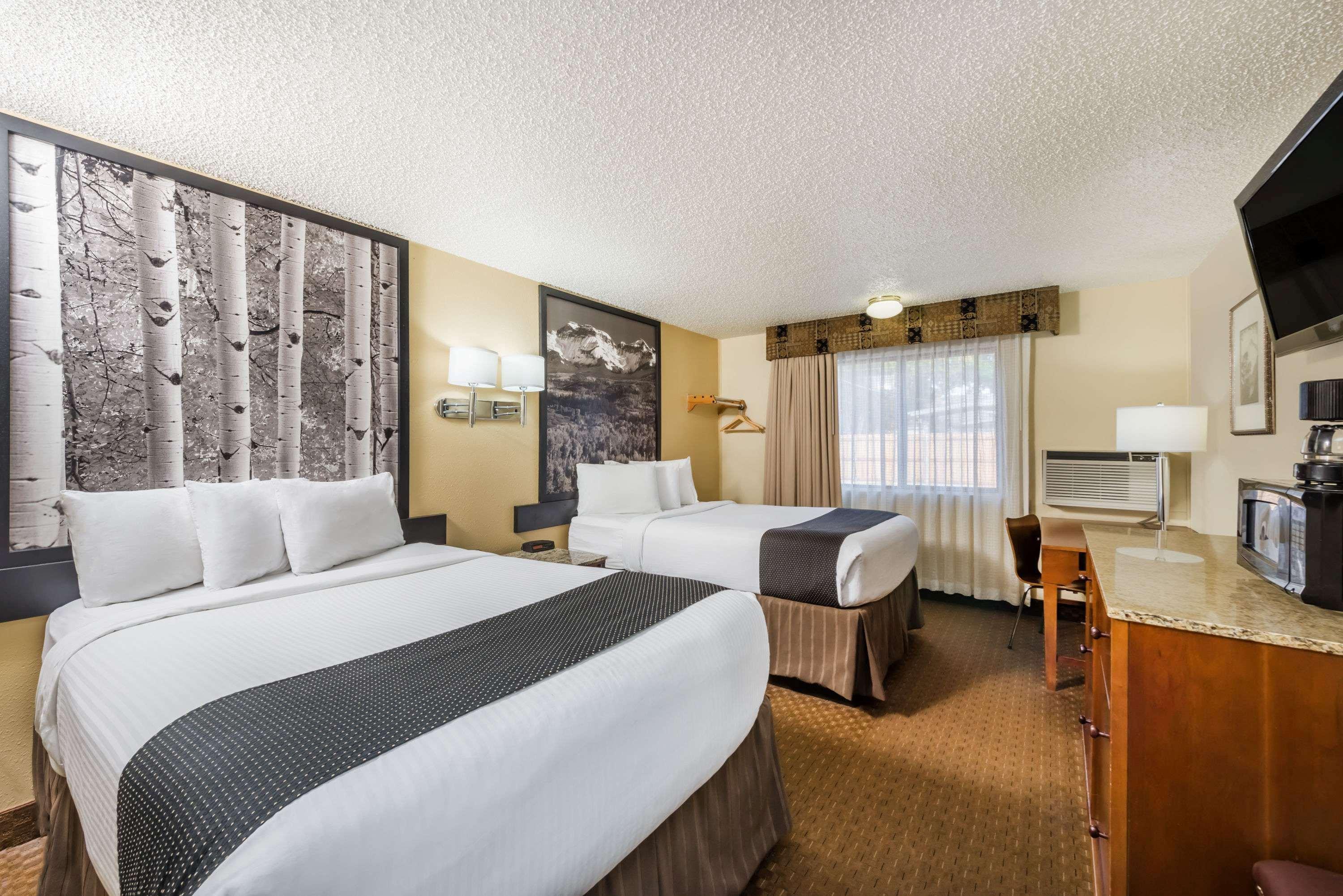 Super 8 by Wyndham Canon City 12/23