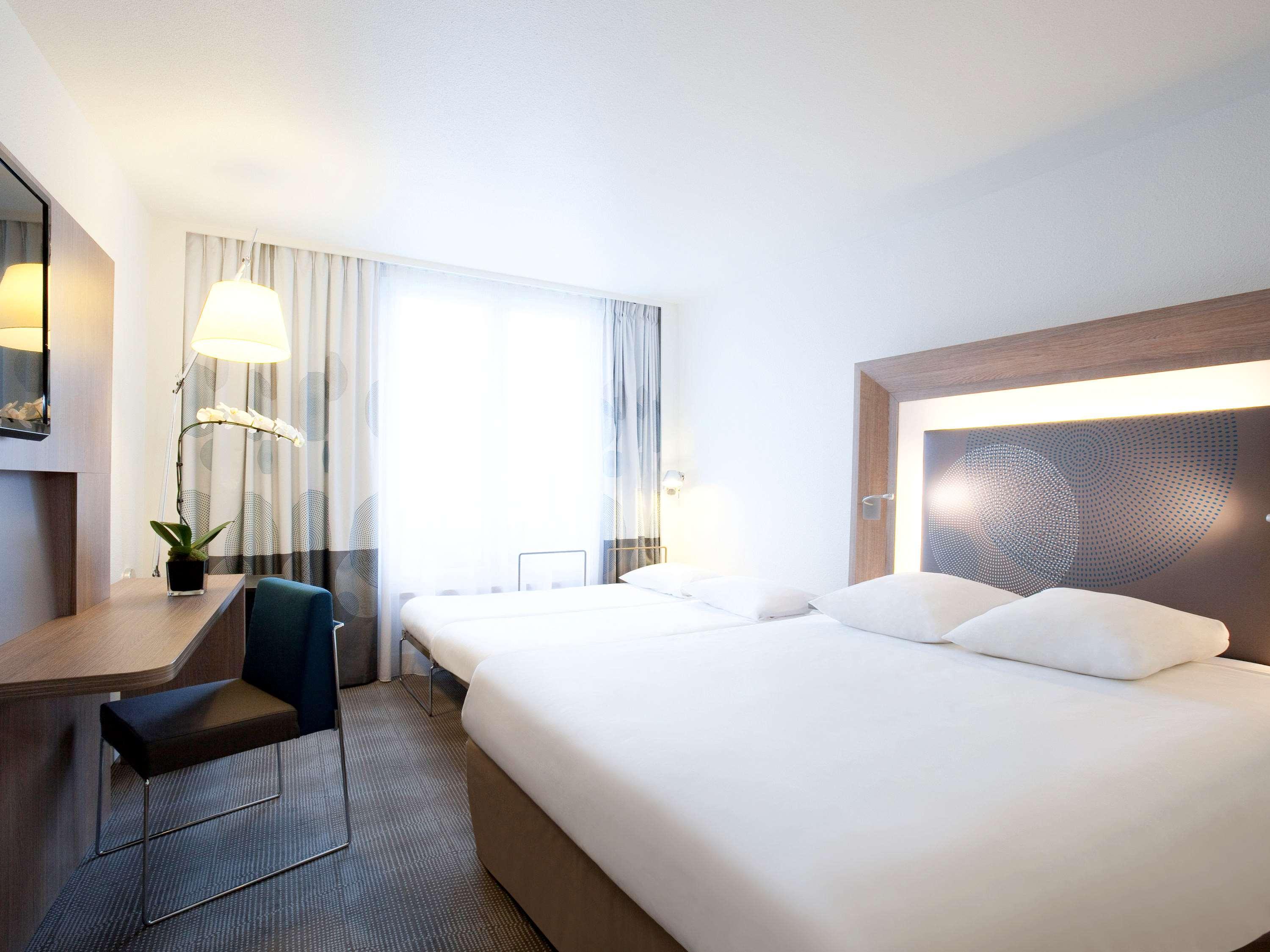 EXECUTIVE, QUEEN BED