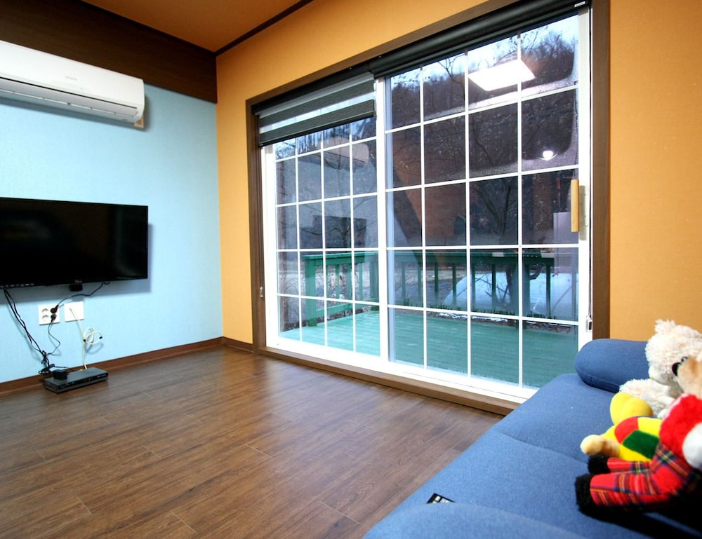 Pension Cafe Yoon & Park 48/74