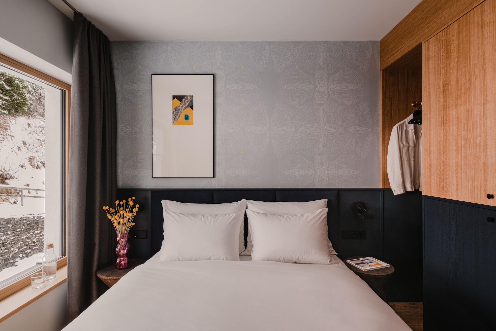 Mountain, Classic, Queen Bed
