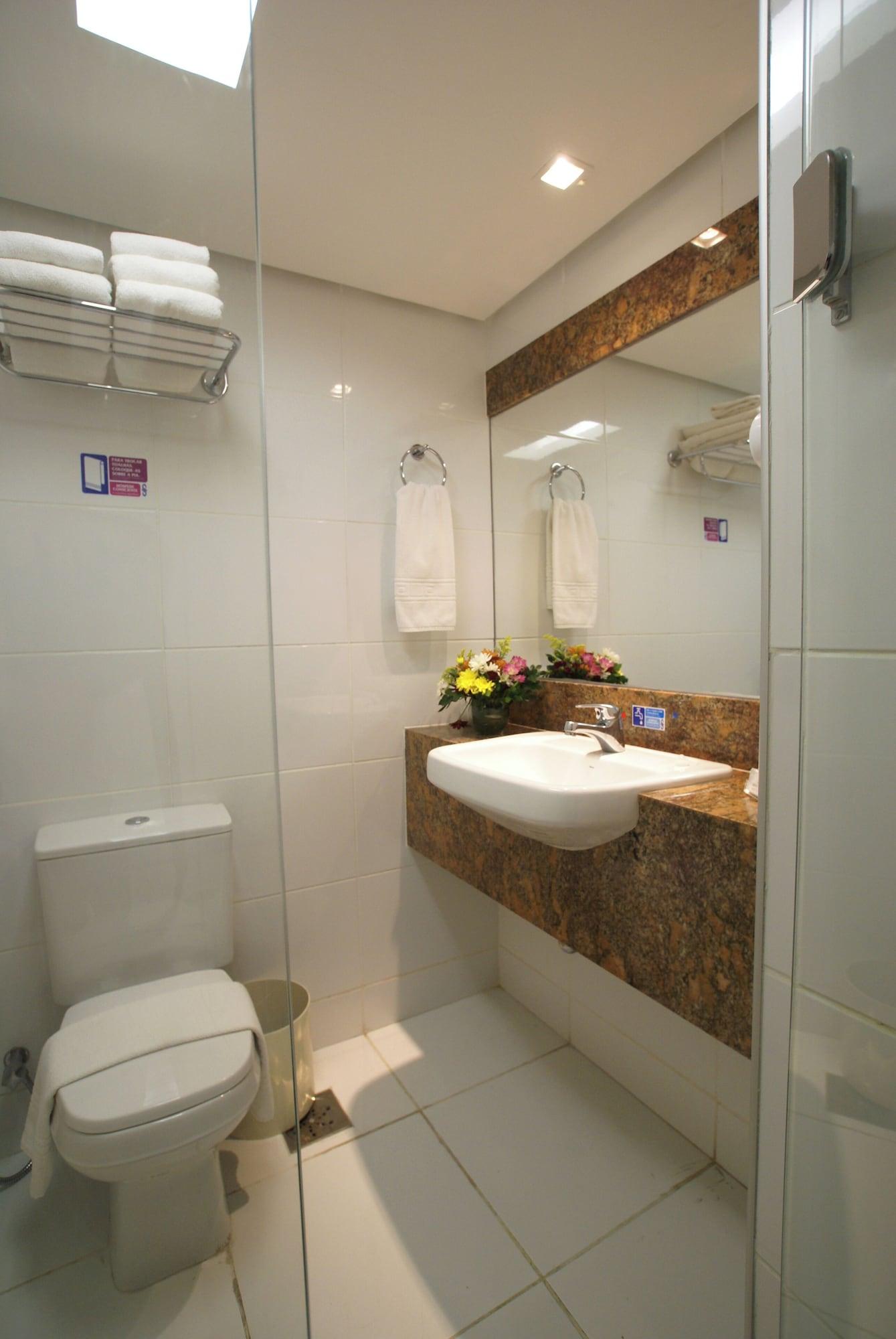 غرفة قياسية ثلاثية بإطلالة على المدينة، Hotel Diogo 2/2