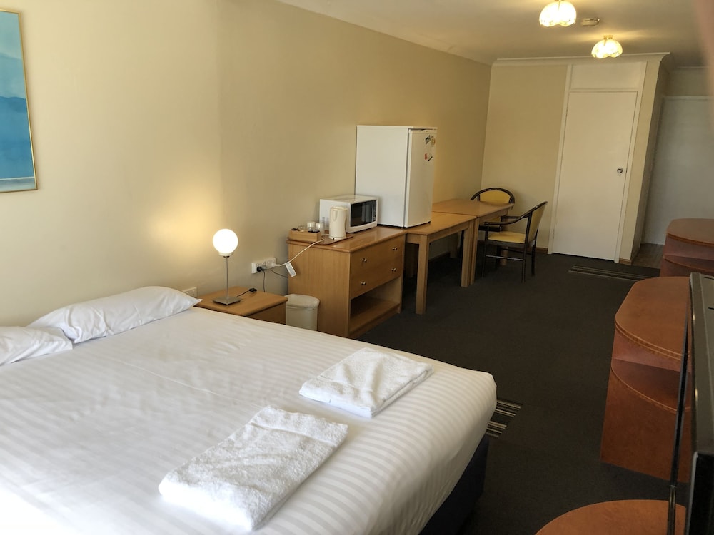 Canberra Lyneham Motor Inn 12/48