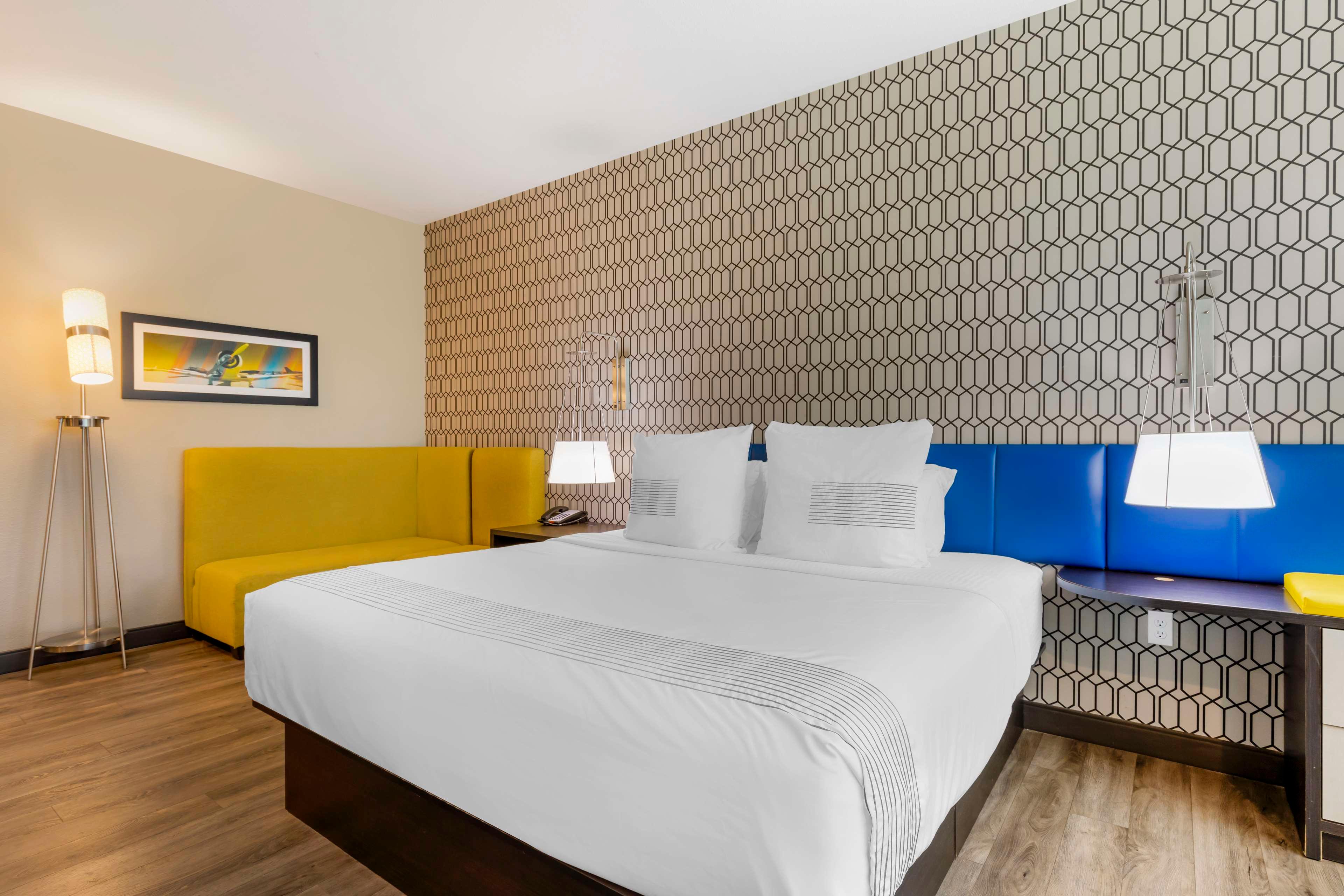 Signature, King Bed, Large
