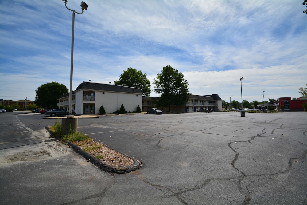 Motel6 Wethersfield, CT - Hartford 50/66