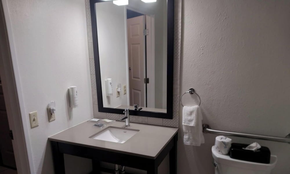 Country Inn & Suites by Radisson, Platteville, WI 48/48