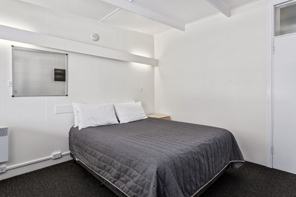 Riverfront Motel & Villas 25/78