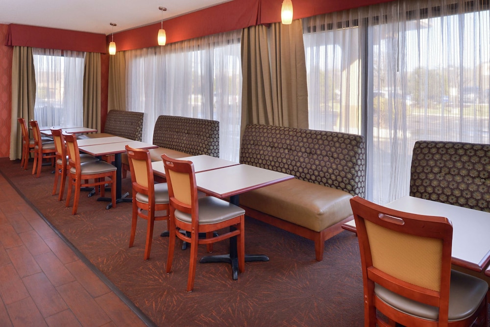 Hampton Inn Columbus East 54/61